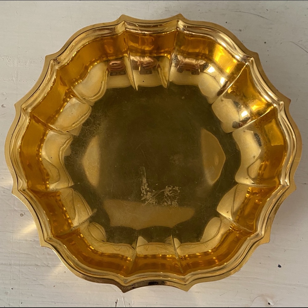 24k Gold Plated Small Scalloped-Edge Art Deco-Inspired Shallow Trinket Dish - Picture 2 of 6